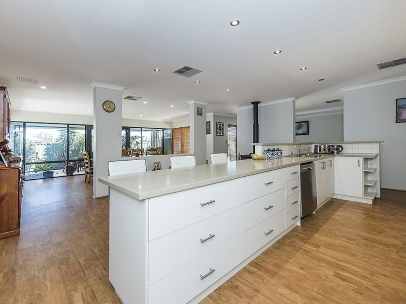 27 Bibbulmun Meander, Ravenswood WA 6208