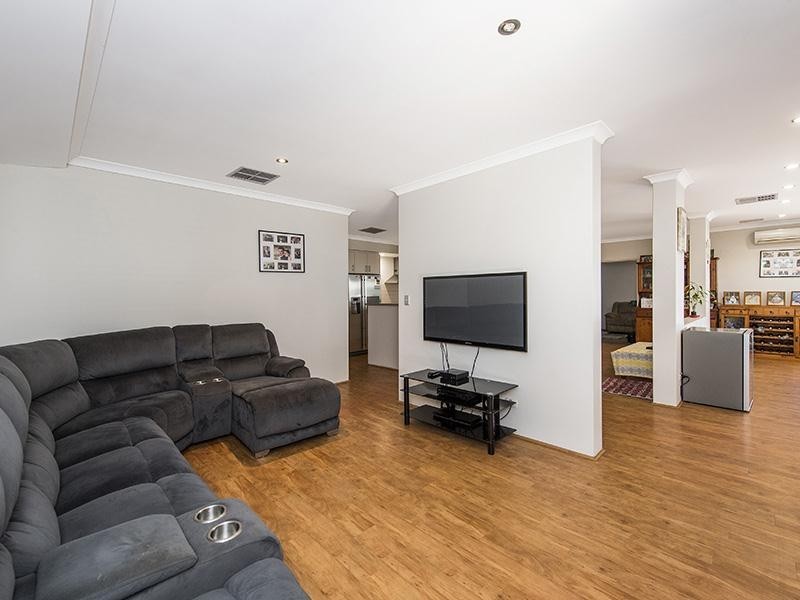 27 Bibbulmun Meander, Ravenswood WA 6208