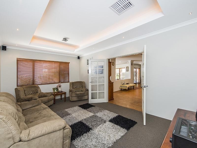 27 Bibbulmun Meander, Ravenswood WA 6208