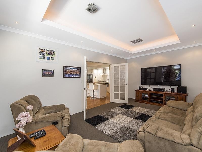 27 Bibbulmun Meander, Ravenswood WA 6208