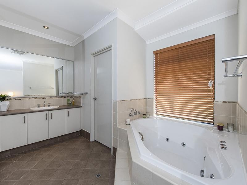 27 Bibbulmun Meander, Ravenswood WA 6208