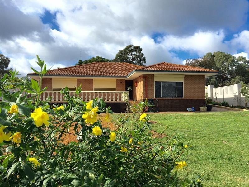 44 South West Highway, Waroona WA 6215