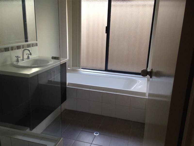 18 Kwella Entrance, Greenfields WA 6210