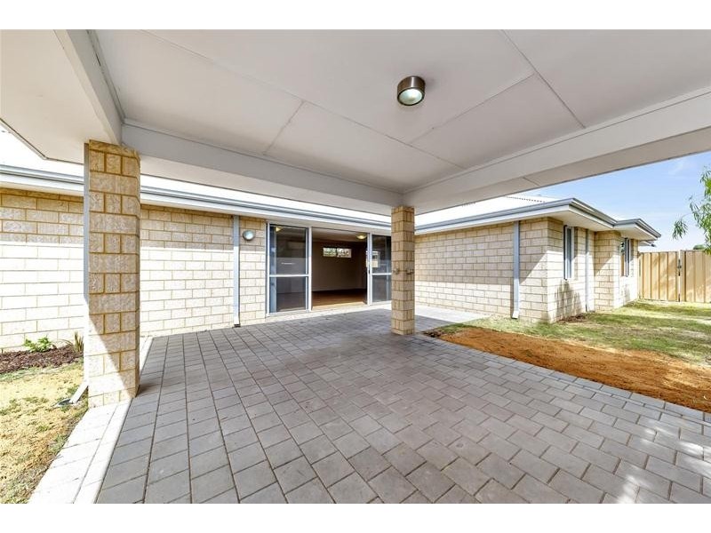 1 Hay Entrance, Pinjarra WA 6208