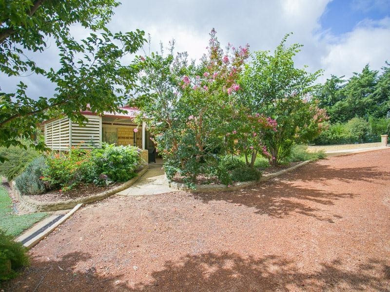 3 Robbie Court, Waroona WA 6215