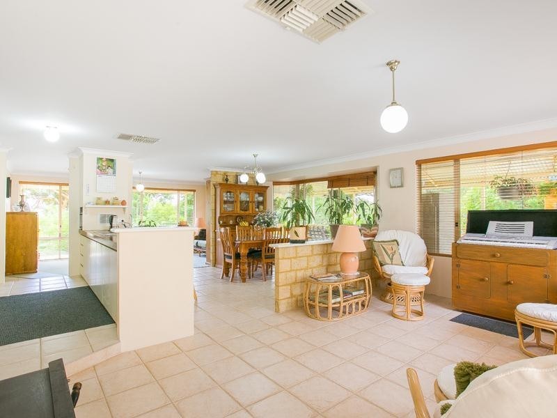 3 Robbie Court, Waroona WA 6215