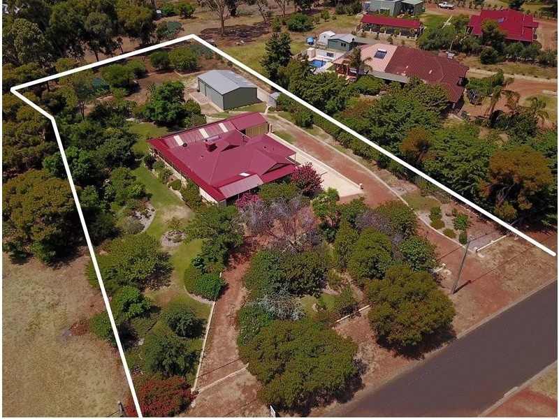 3 Robbie Court, Waroona WA 6215