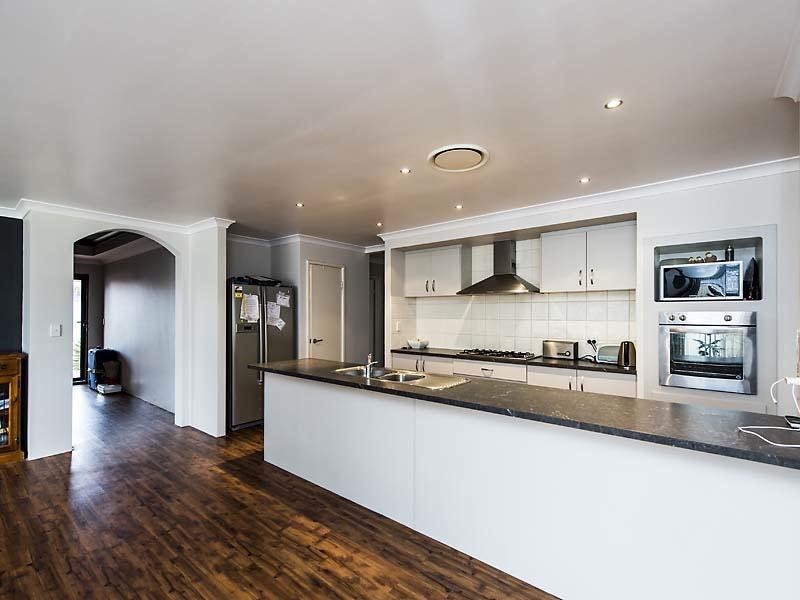 4 Hamlet Pass, Pinjarra WA 6208