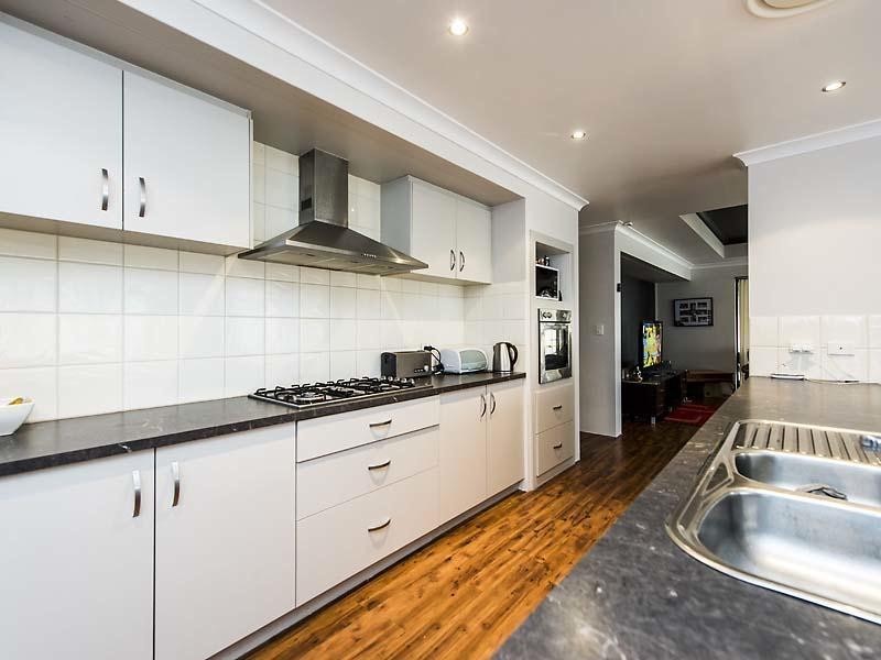 4 Hamlet Pass, Pinjarra WA 6208