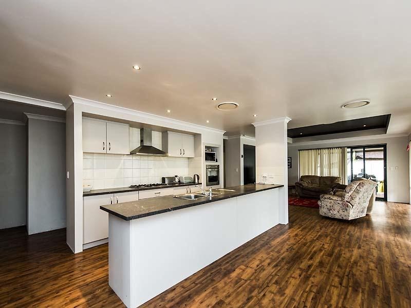 4 Hamlet Pass, Pinjarra WA 6208