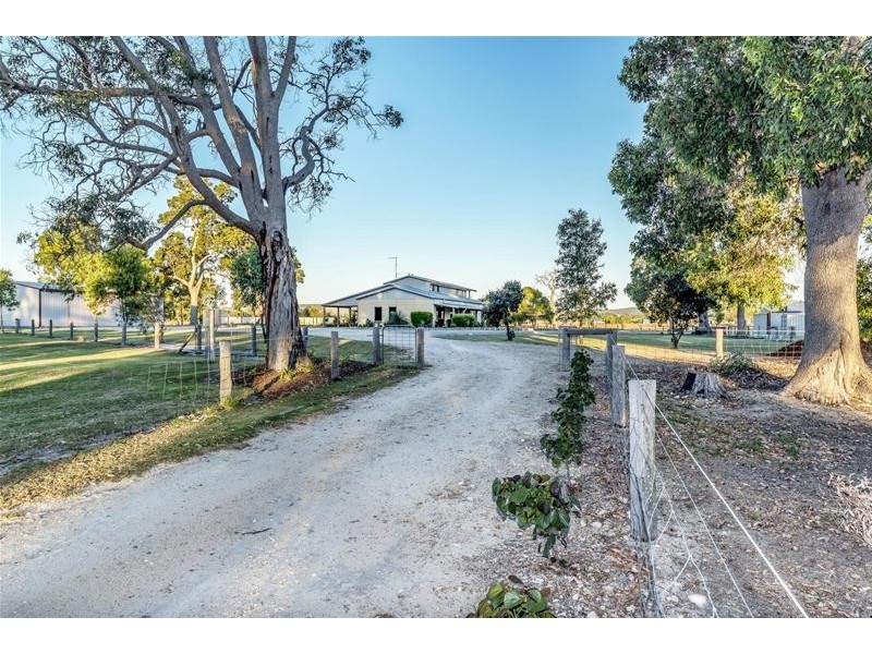 54 Avoca Retreat, North Dandalup WA 6207