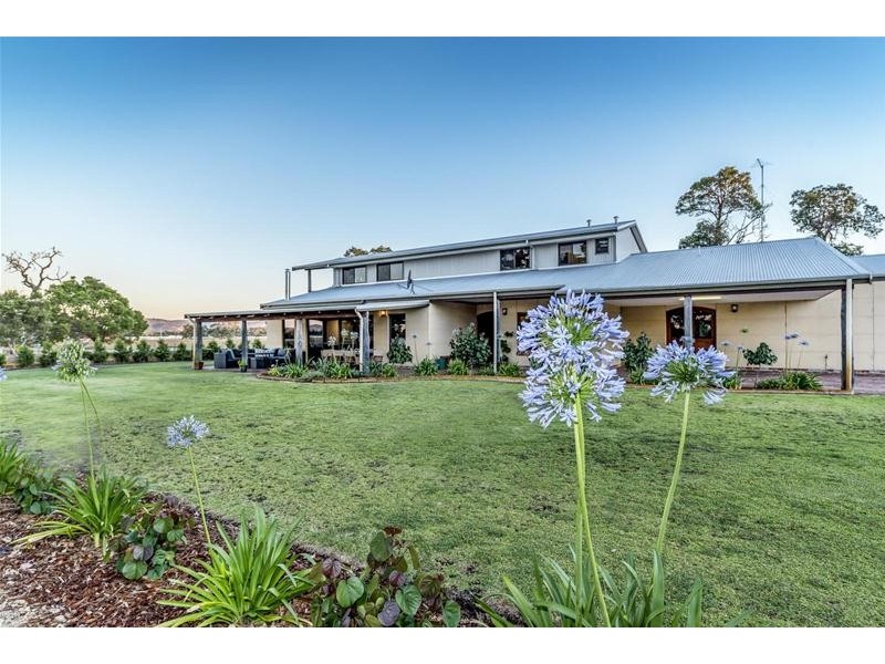54 Avoca Retreat, North Dandalup WA 6207