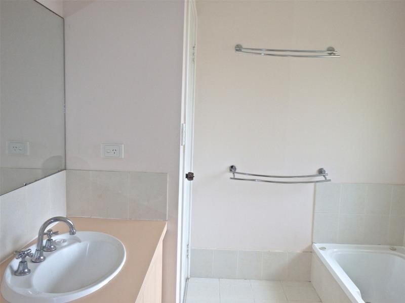 4 Achilles Place, Greenfields WA 6210