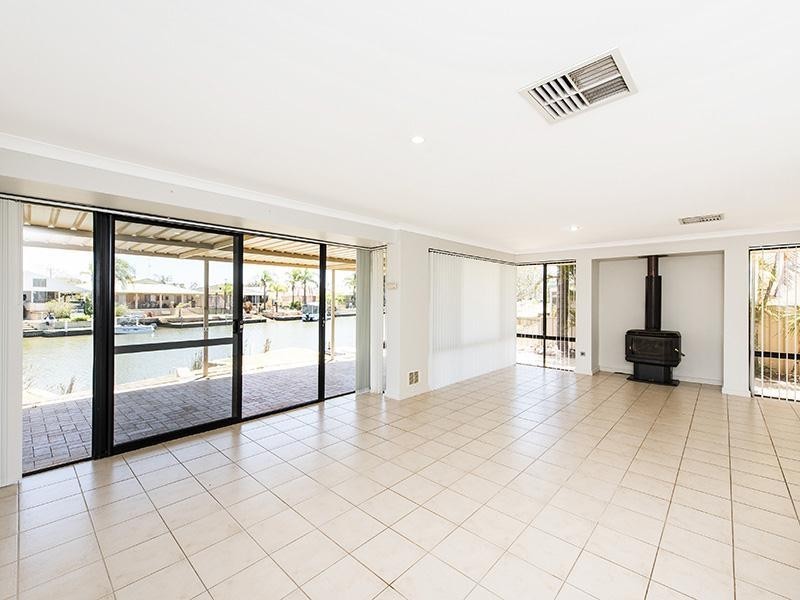 11 Oomoo Place, South Yunderup WA 6208