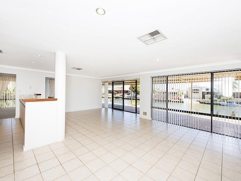 11 Oomoo Place, South Yunderup WA 6208