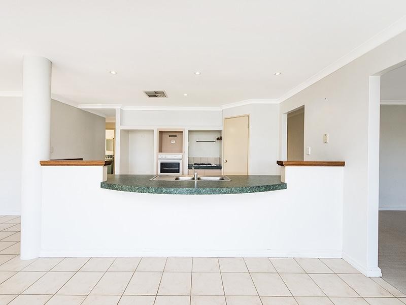 11 Oomoo Place, South Yunderup WA 6208