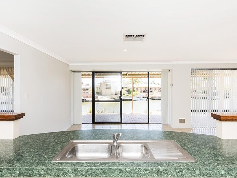 11 Oomoo Place, South Yunderup WA 6208