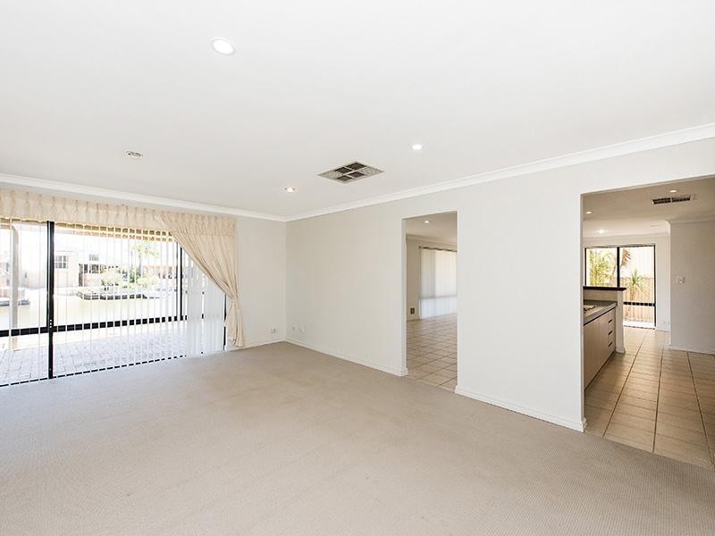 11 Oomoo Place, South Yunderup WA 6208