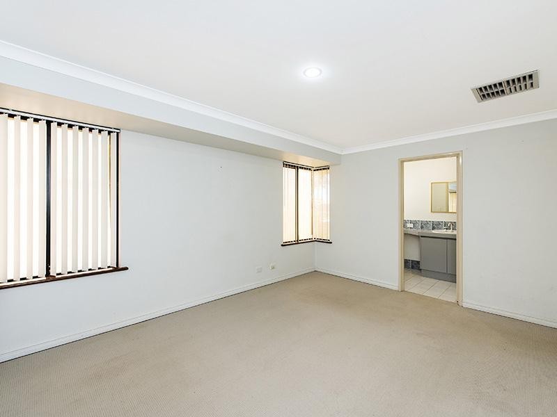 11 Oomoo Place, South Yunderup WA 6208
