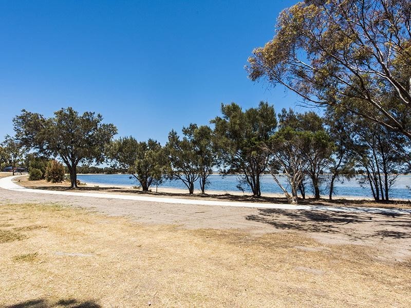 11 Oomoo Place, South Yunderup WA 6208