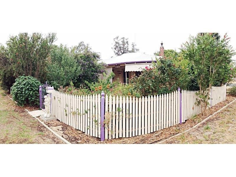 104 FOURACRE Street, Waroona WA 6215