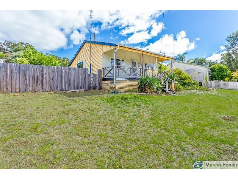 17  Marginata Crescent, Dwellingup WA 6213