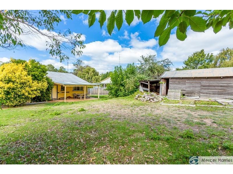 17  Marginata Crescent, Dwellingup WA 6213