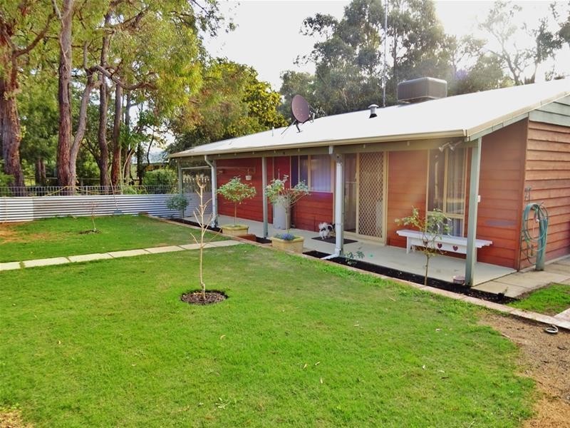 8 Knight Place, Waroona WA 6215
