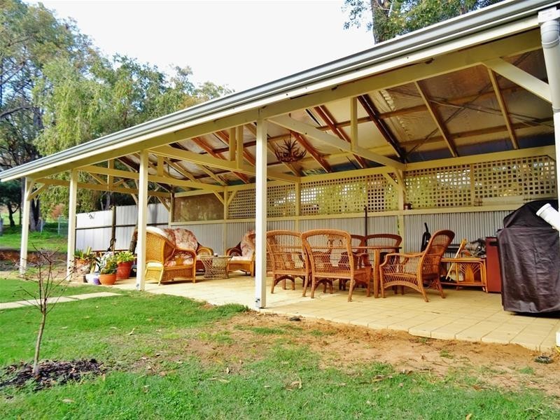 8 Knight Place, Waroona WA 6215