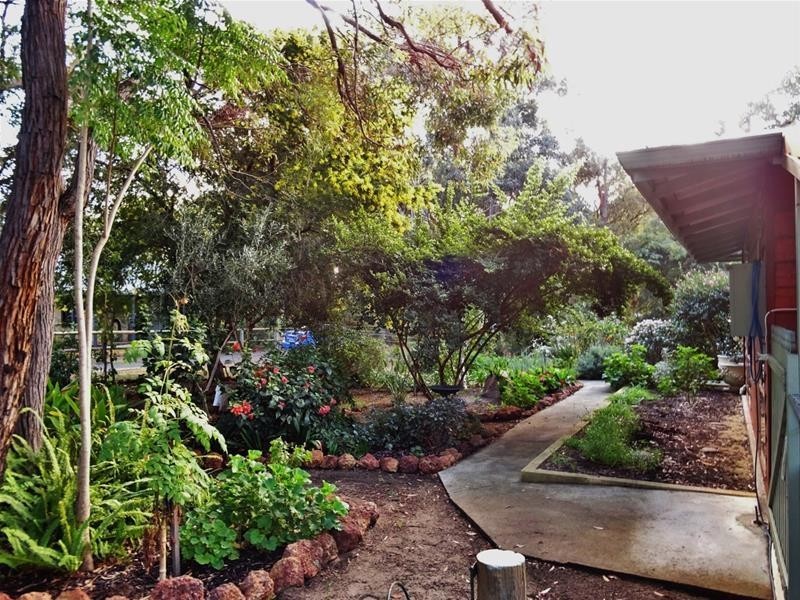 8 Knight Place, Waroona WA 6215