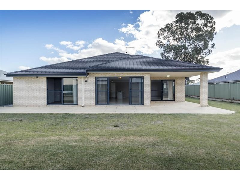 14 Chestnut Street, Pinjarra WA 6208