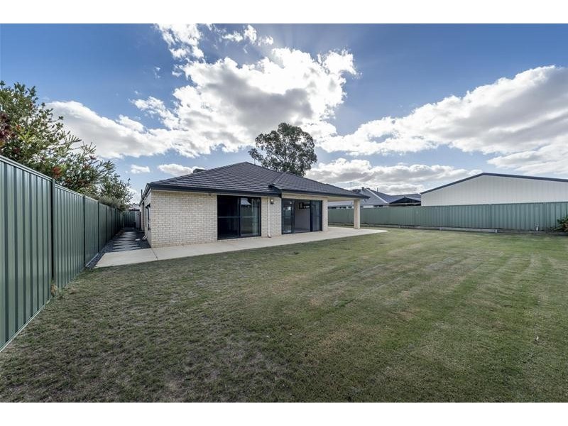 14 Chestnut Street, Pinjarra WA 6208