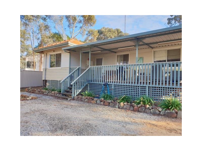 6 White Street, Wandering WA 6308