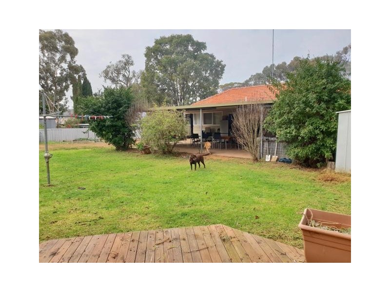 6 White Street, Wandering WA 6308