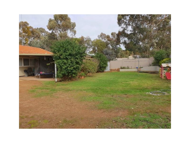 6 White Street, Wandering WA 6308