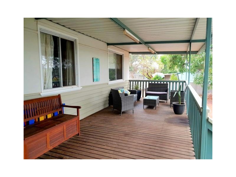 6 White Street, Wandering WA 6308