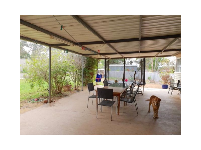 6 White Street, Wandering WA 6308