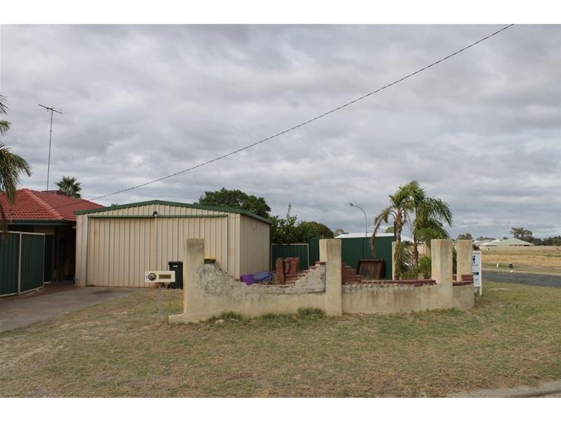 2 Nuytsia Place, Pinjarra WA 6208