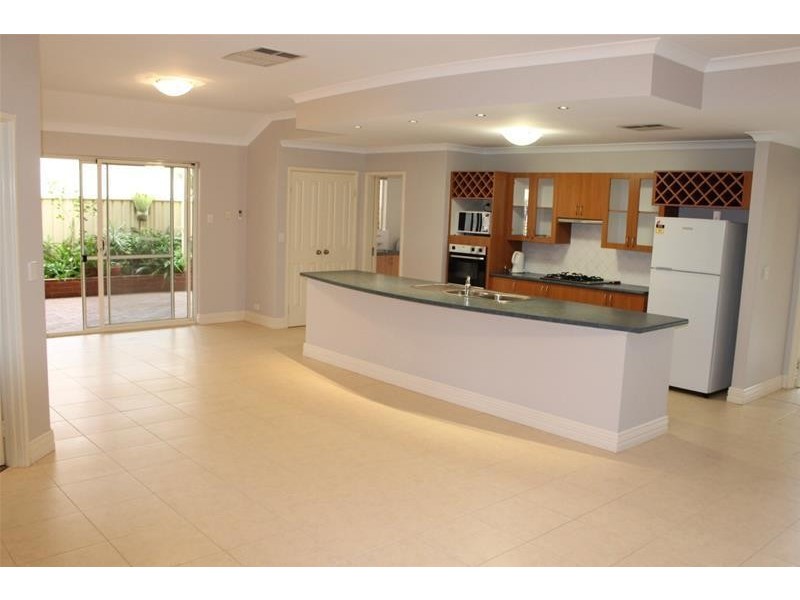 16 Pateman Place, South Yunderup WA 6208