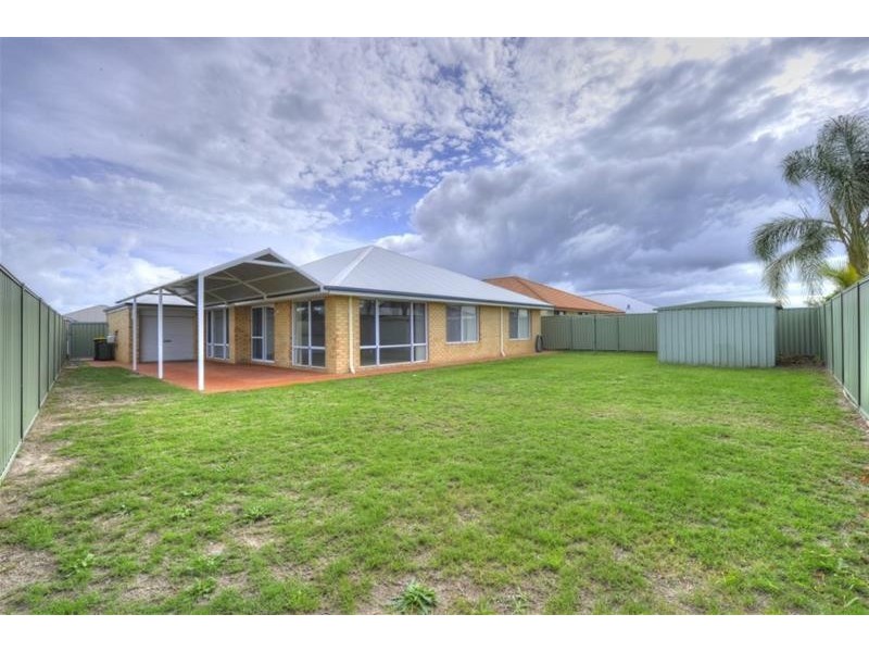 8 Bibbulmun Meander, Ravenswood WA 6208