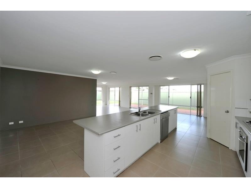 8 Bibbulmun Meander, Ravenswood WA 6208