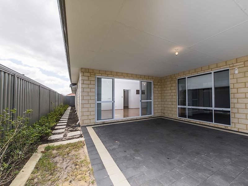 11 Fenians Pass, South Yunderup WA 6208