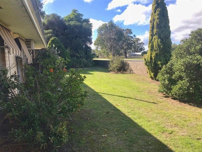 1 Elatine Place, Pinjarra WA 6208