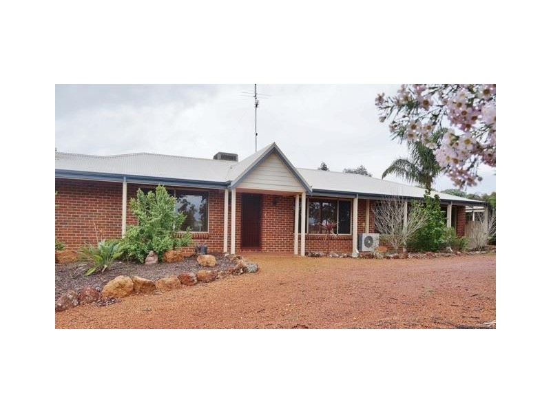 84 Elliot Street, Waroona WA 6215