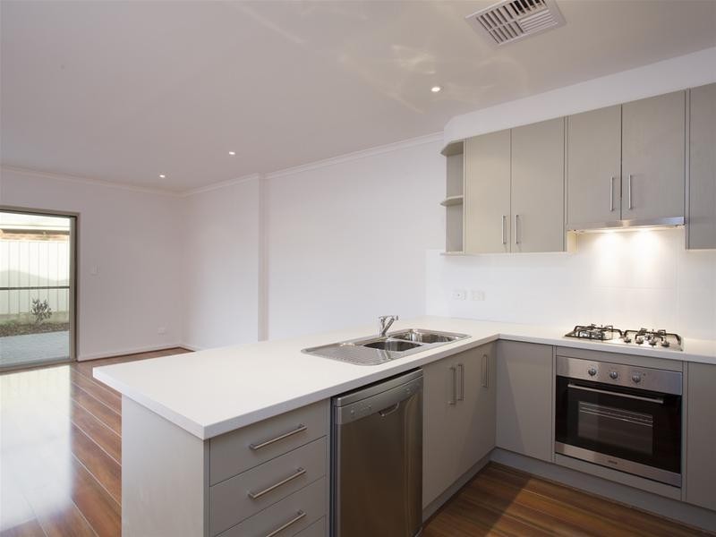 2/10 Carlton Street, Oaklands Park SA 5046