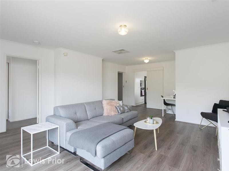 16 Barnes Crescent, Woodcroft SA 5162