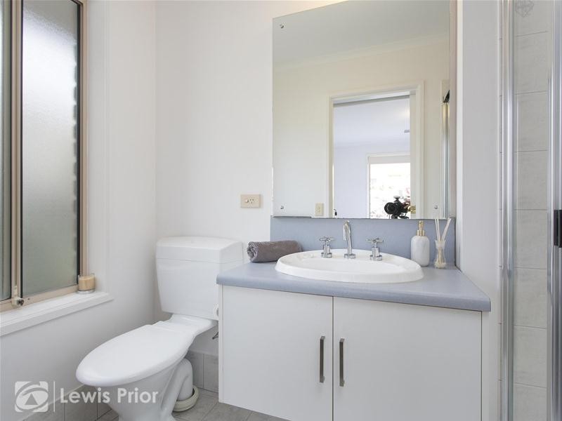 16 Barnes Crescent, Woodcroft SA 5162