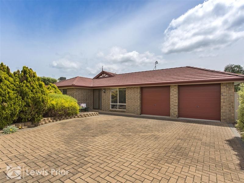 16 Barnes Crescent, Woodcroft SA 5162