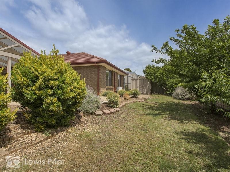 16 Barnes Crescent, Woodcroft SA 5162