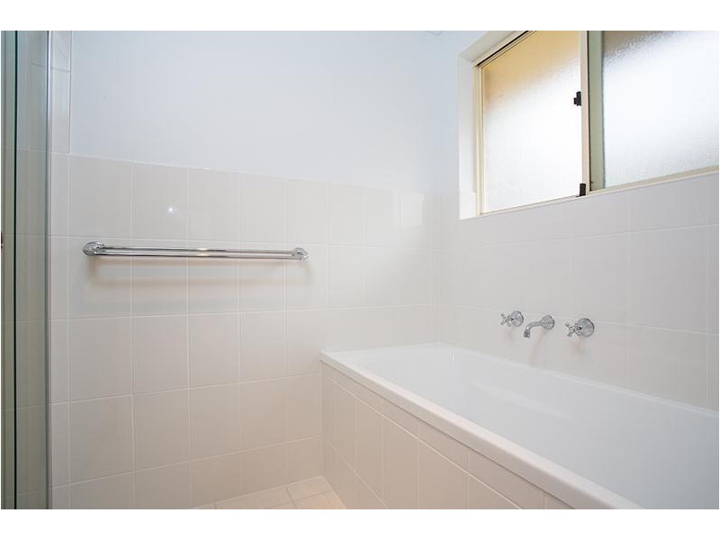 1 Glenhuntly Drive, Flagstaff Hill SA 5159